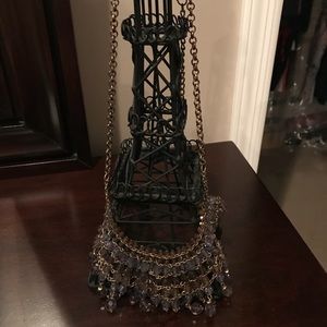 Beautiful necklace . Chain is adjustable for sizes